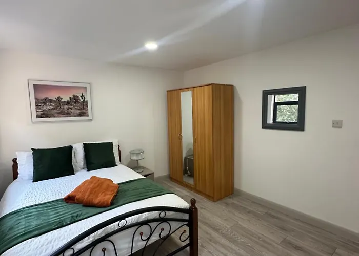 Modern 3 Bedroom With 2 Bathroom In Central London