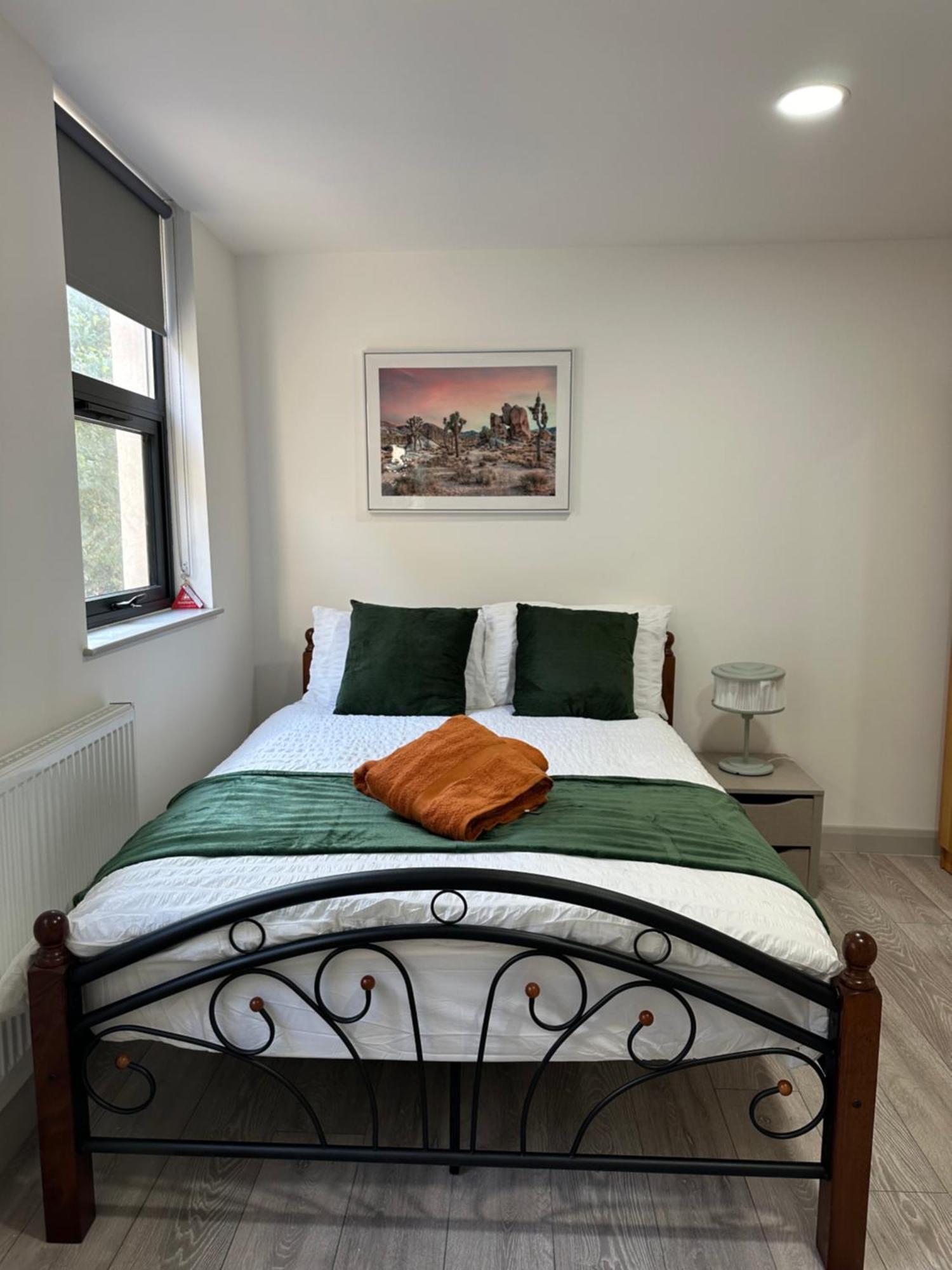 Apartment Modern 3 Bedroom With 2 Bathroom In London