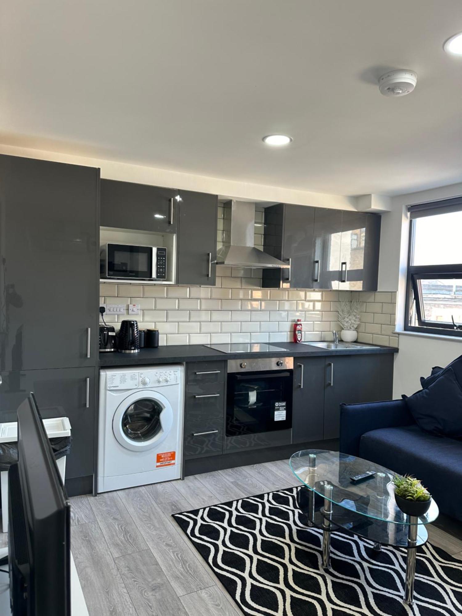 Apartment Modern 3 Bedroom With 2 Bathroom In *