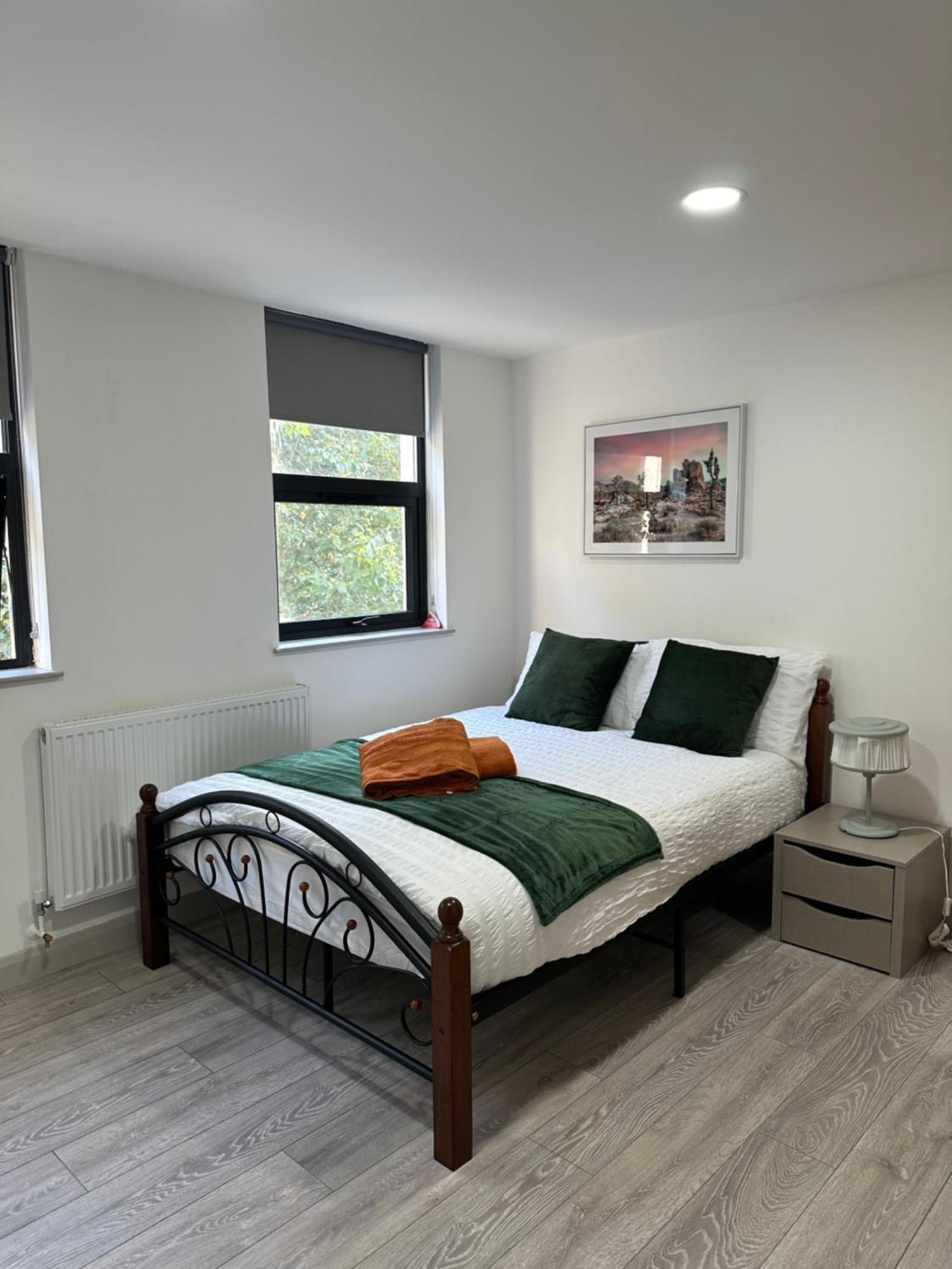 Apartment Modern 3 Bedroom With 2 Bathroom In London