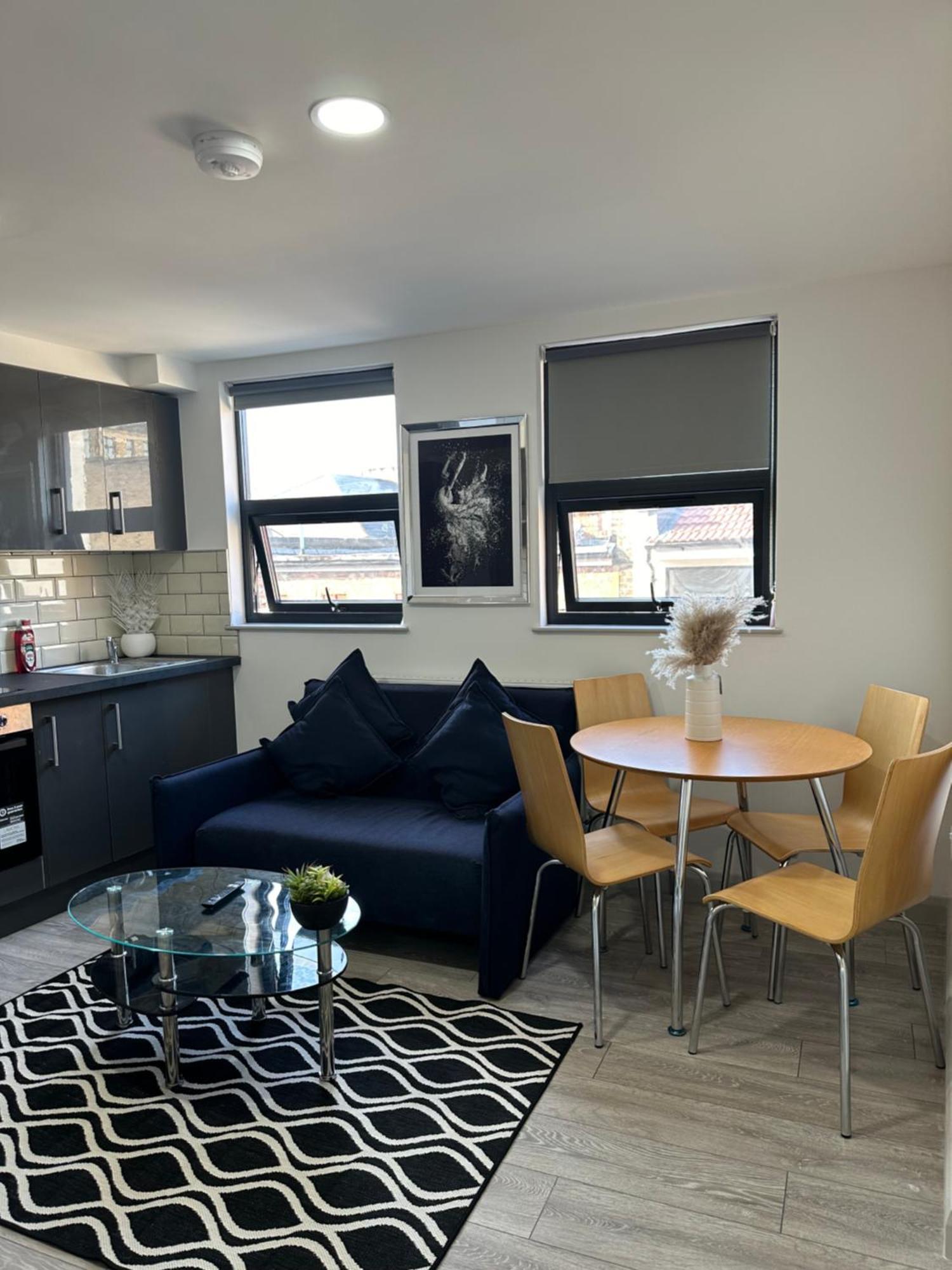 Apartment Modern 3 Bedroom With 2 Bathroom In *