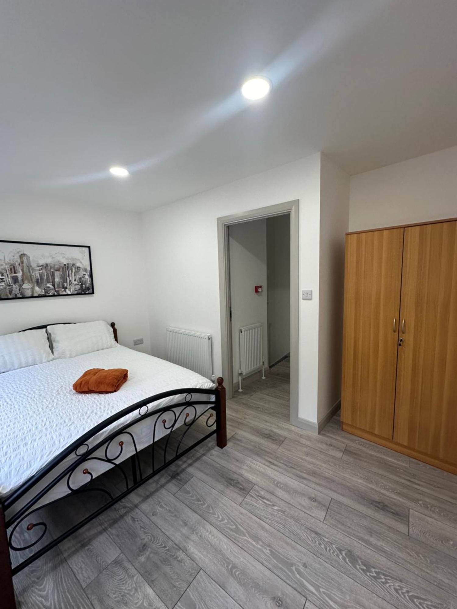 Apartment Modern 3 Bedroom With 2 Bathroom In London