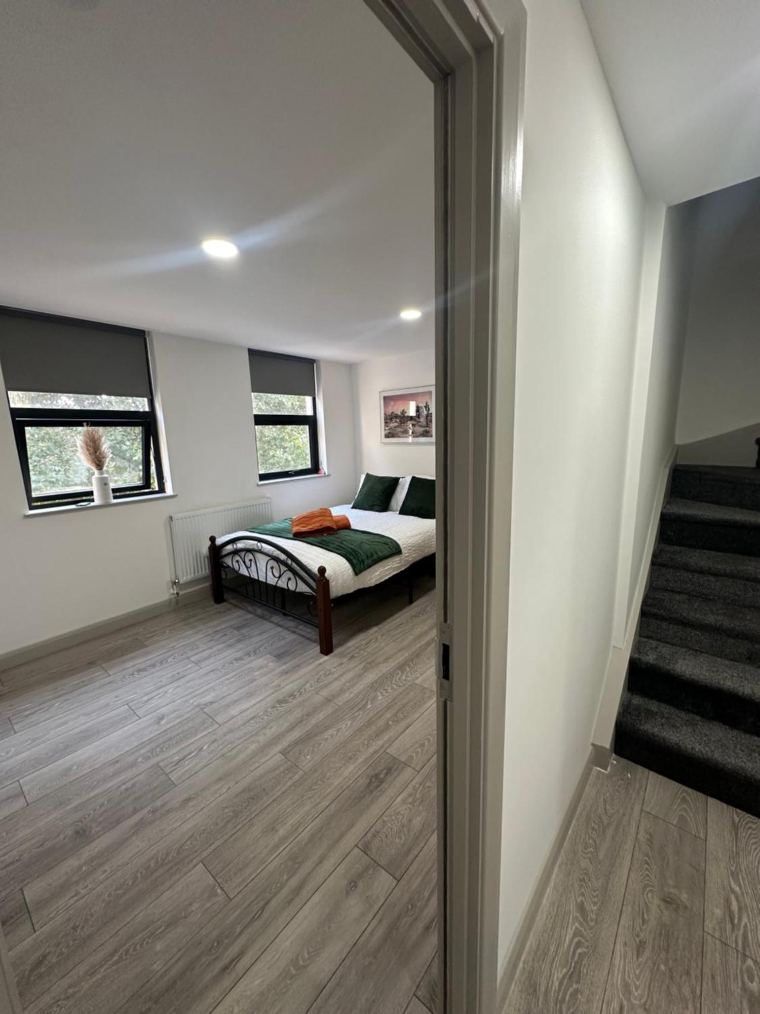 Modern 3 Bedroom With 2 Bathroom In London