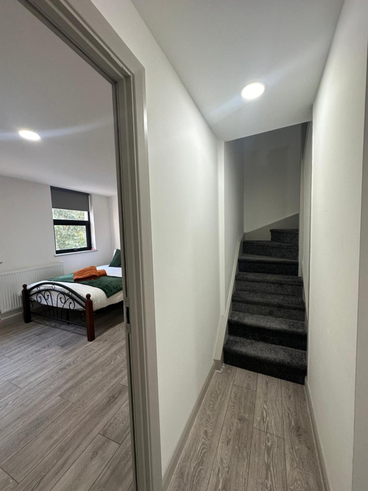 Modern 3 Bedroom With 2 Bathroom In