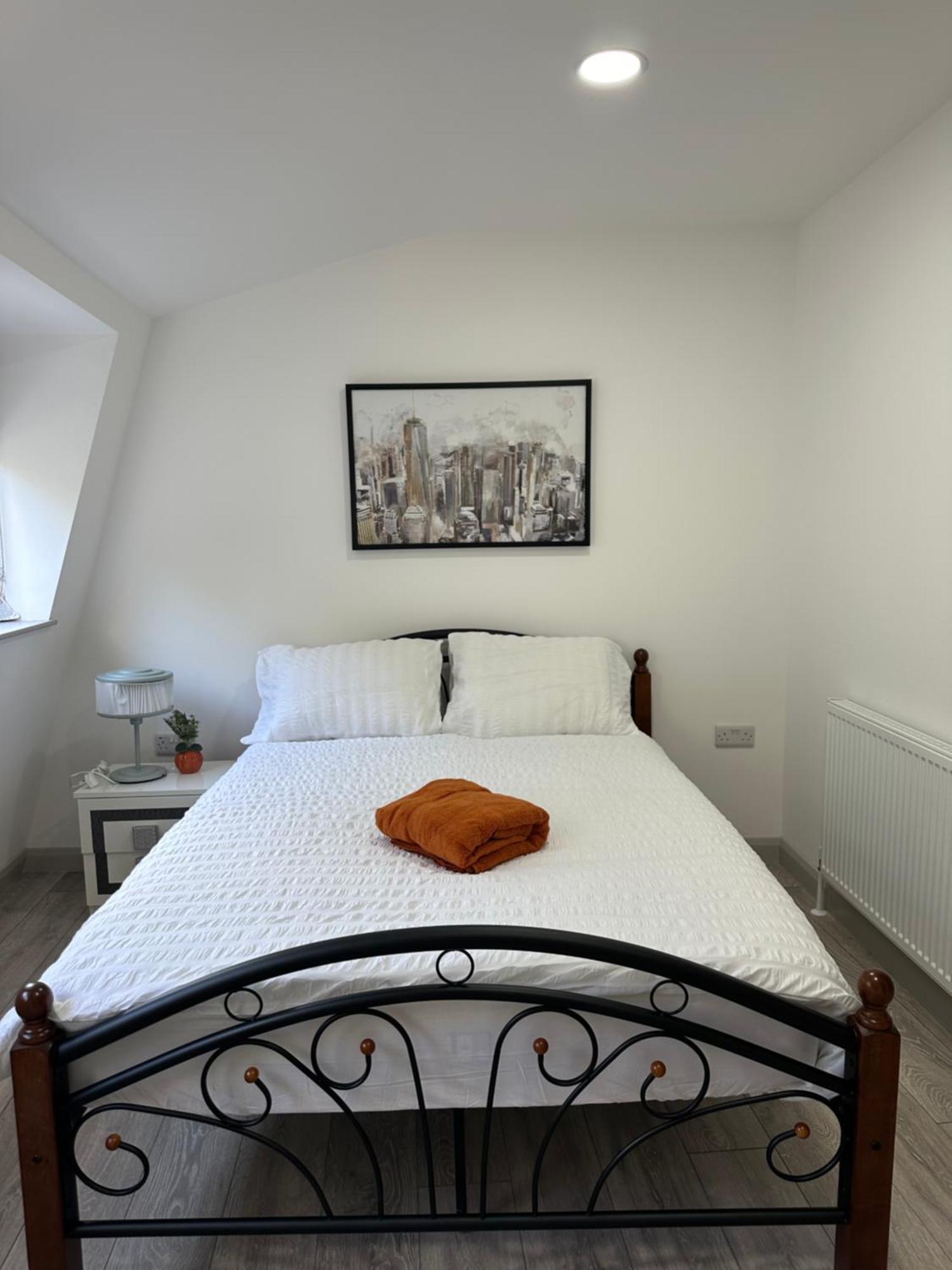 Modern 3 Bedroom With 2 Bathroom In * London