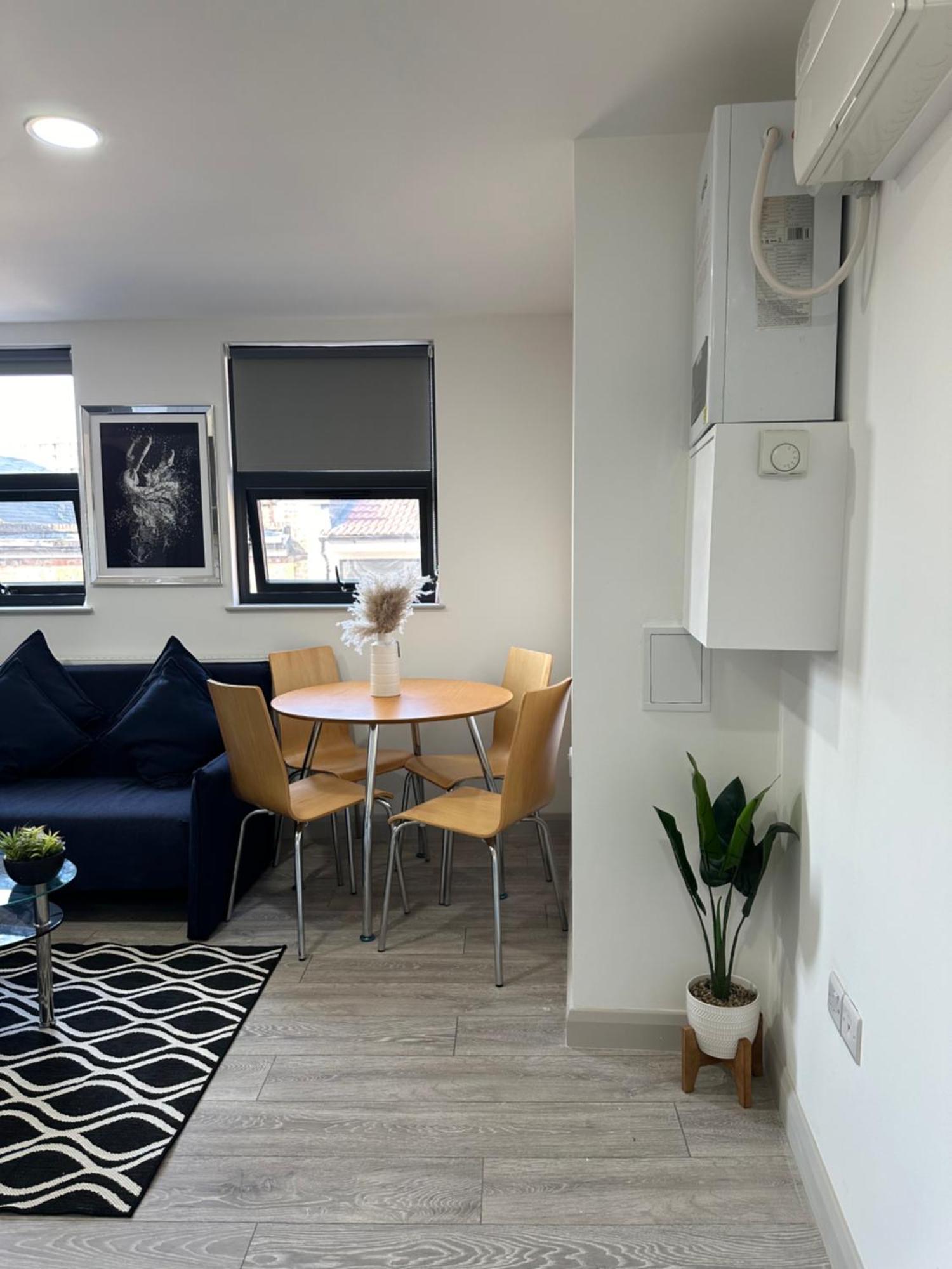 Apartment Modern 3 Bedroom With 2 Bathroom In *