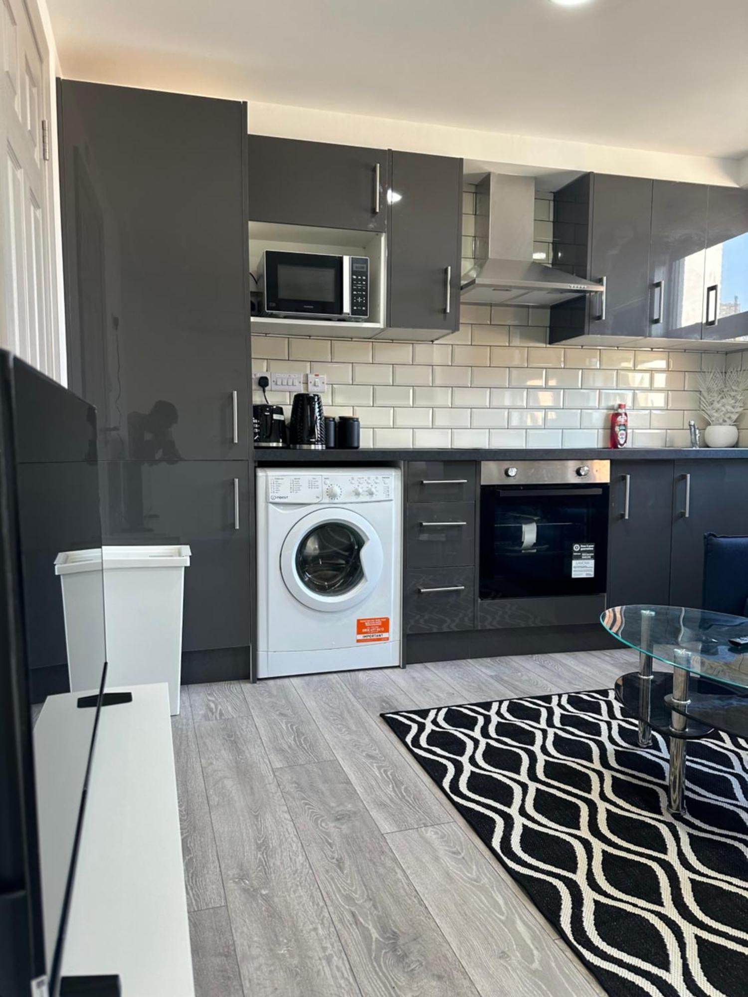 Modern 3 Bedroom With 2 Bathroom In London