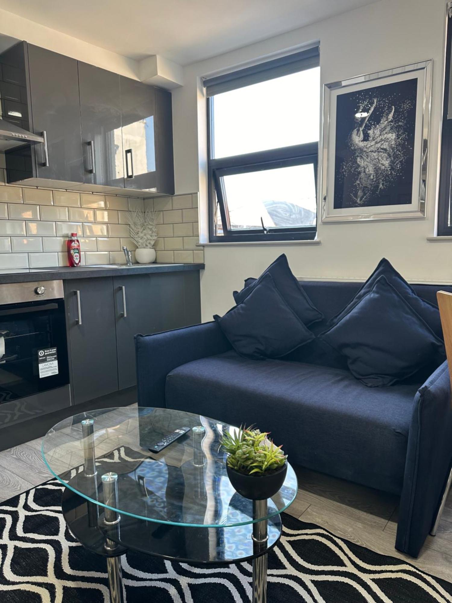 Apartment Modern 3 Bedroom With 2 Bathroom In