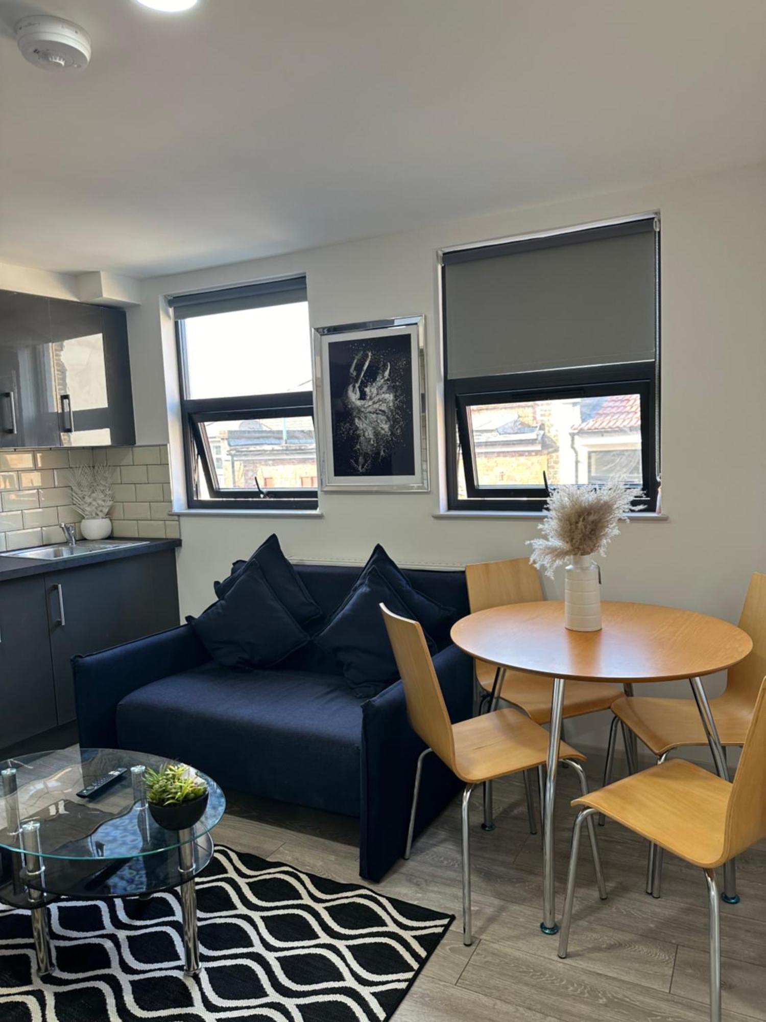 Apartment Modern 3 Bedroom With 2 Bathroom In *