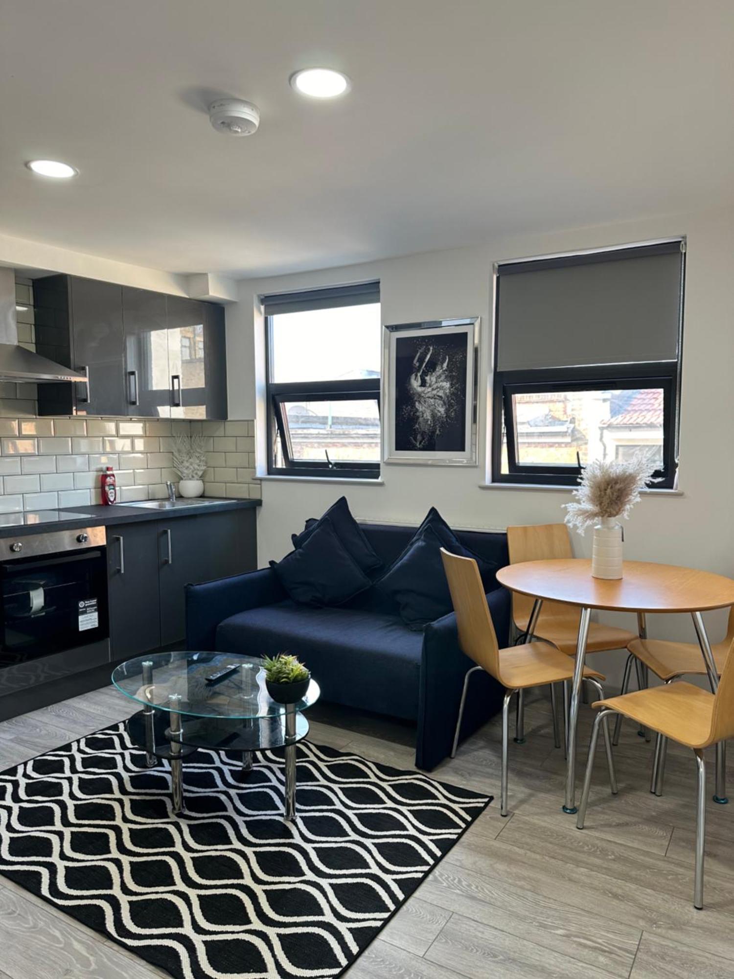 Modern 3 Bedroom With 2 Bathroom In *