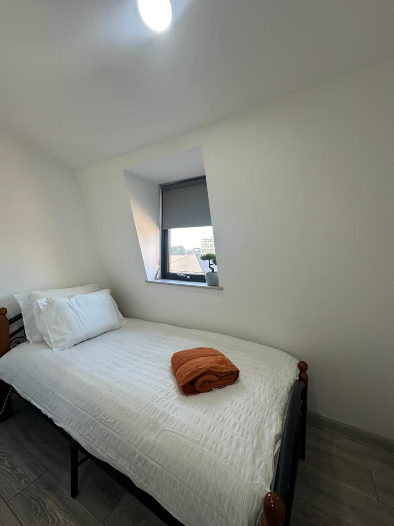 Modern 3 Bedroom With 2 Bathroom In