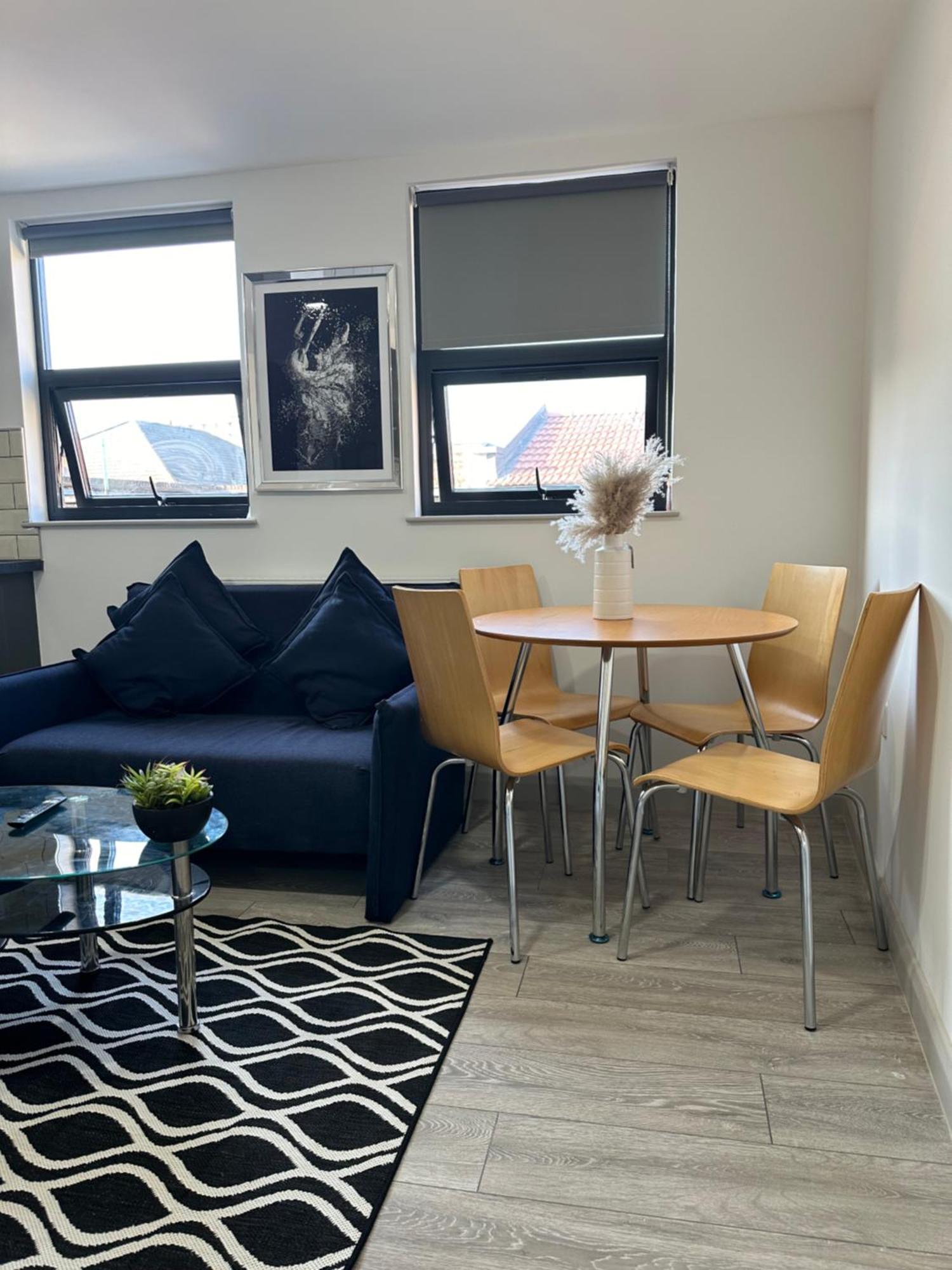 Apartment Modern 3 Bedroom With 2 Bathroom In