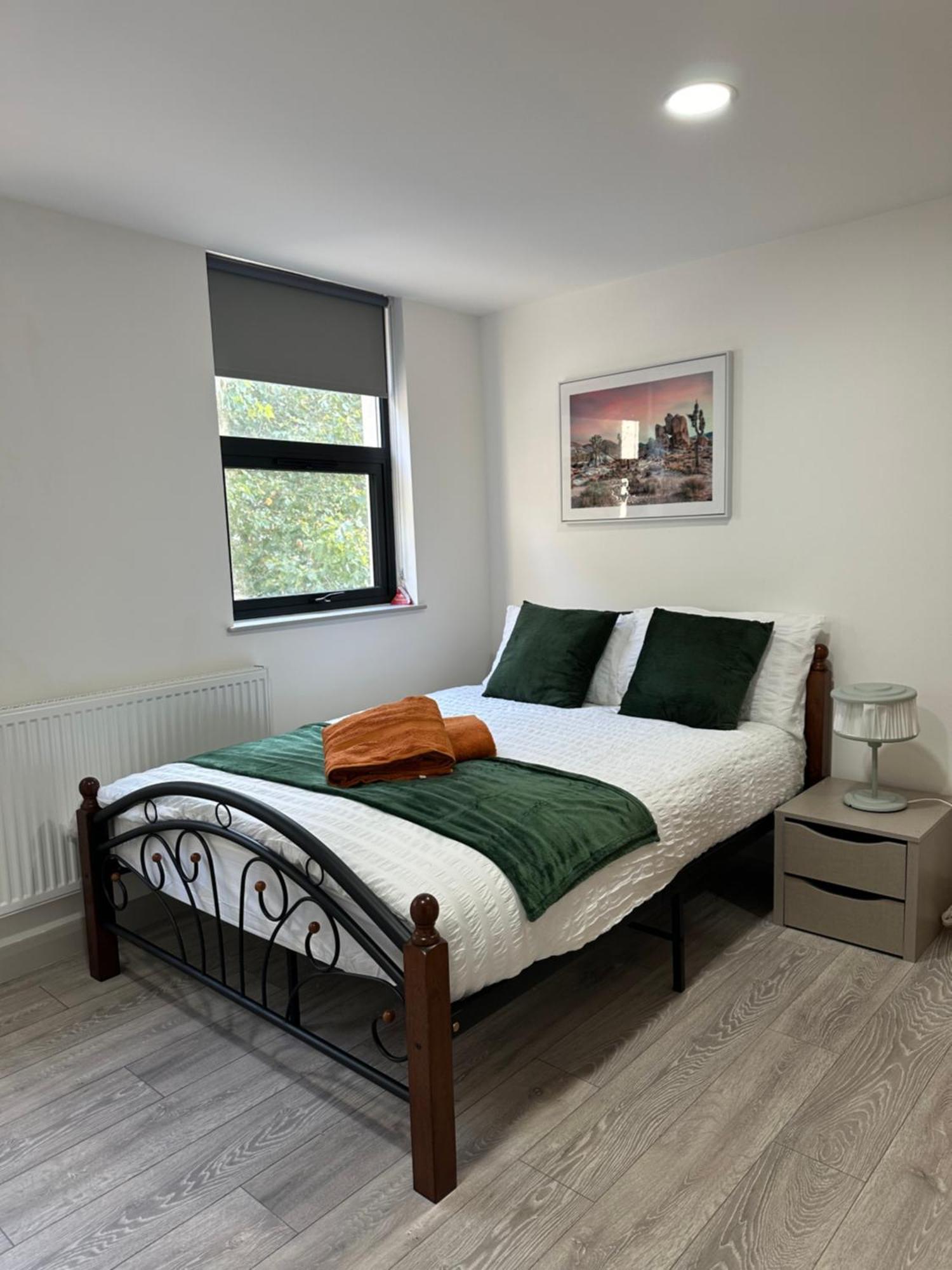 Modern 3 Bedroom With 2 Bathroom In * London