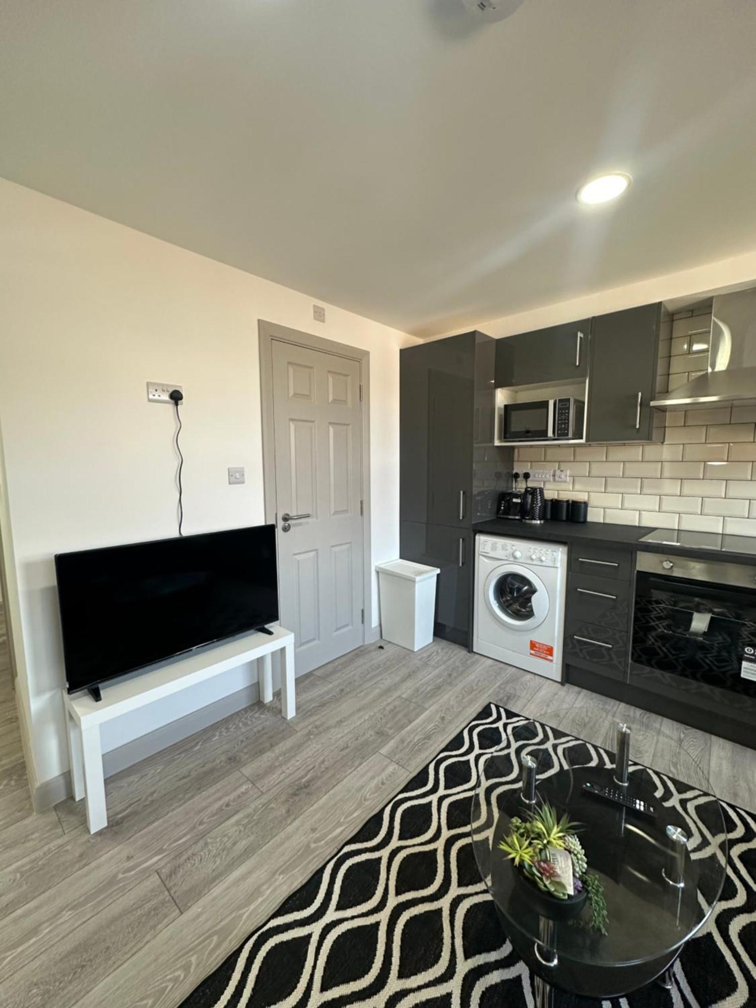 Apartment Modern 3 Bedroom With 2 Bathroom In *