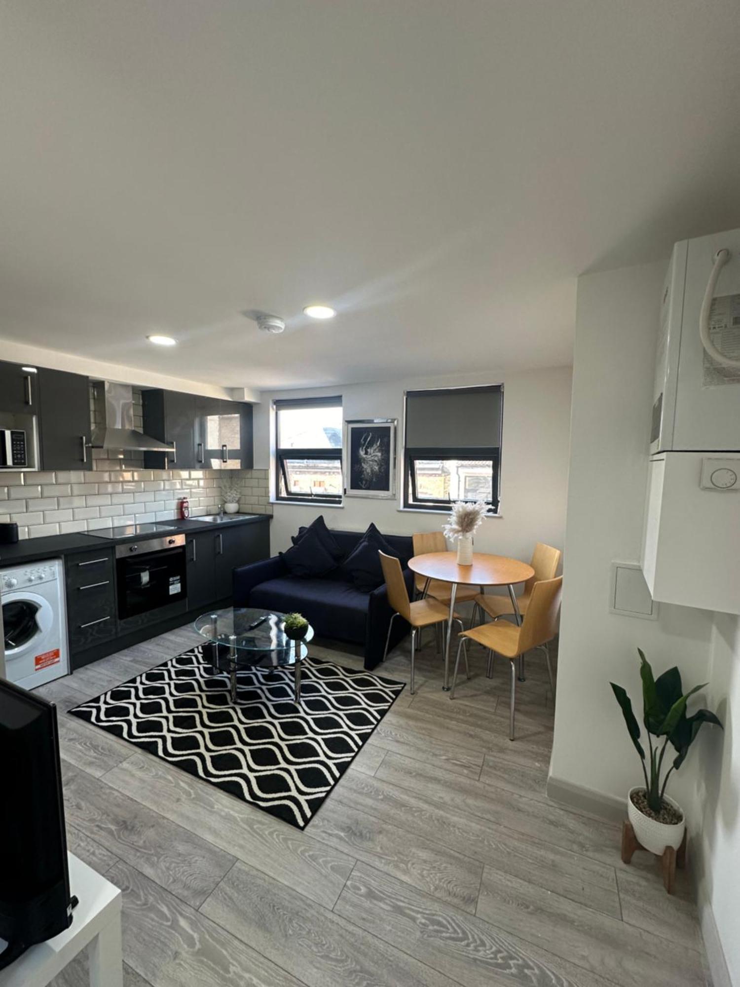 Apartment Modern 3 Bedroom With 2 Bathroom In London