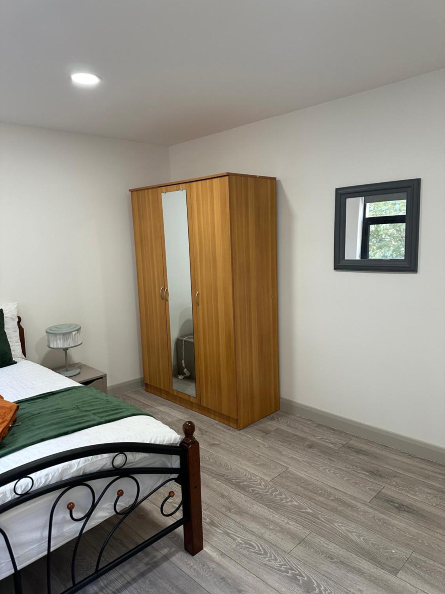 Modern 3 Bedroom With 2 Bathroom In London